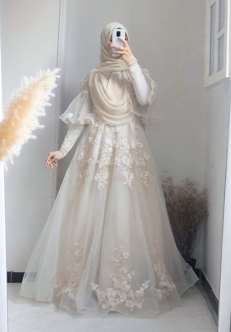 Wedding Dress Hijab, Bridal Hijab Styles, Muslim Wedding Gown, Baju Kahwin, Muslimah Wedding Dress, Muslimah Wedding, Estilo Hijab, Bridal Hijab, Bride Dress Simple