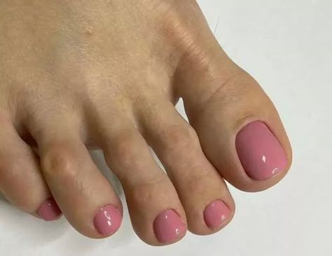 Spring Pedicure Ideas Toenails Pink, Summer Pedi 2023 Color Trends, 2023 Pedicure Colors Pale Skin, Toenail Trends 2023, Pedicure Shape Toe Nails, Gel Polish Pedicure Designs, Toenail Colours 2023, Top Pedicure Colors Summer 2023, Spring Nails 2024 Trends Pedicure