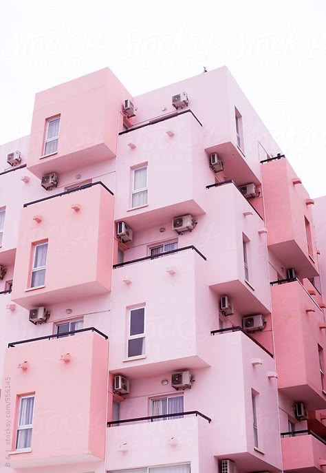 pink building Tout Rose, Pink Pink Pink, Pastel Pink Aesthetic, Pink Houses, All Things Pink, Design Exterior, Think Pink, Everything Pink, Pink Walls