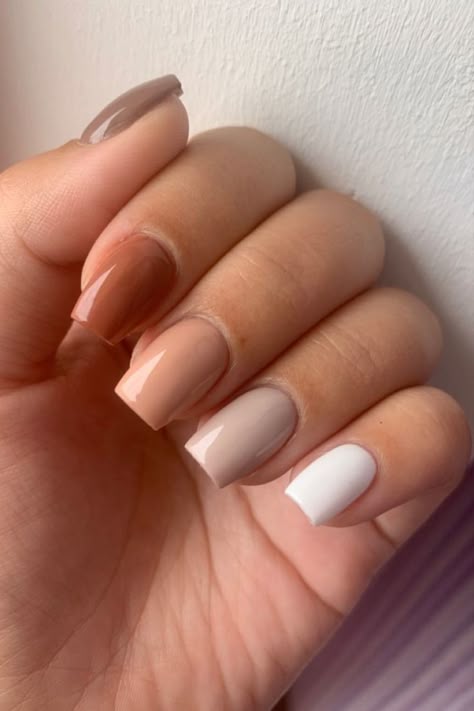 Gel Nail Designs Beige, Autumn Nails Plain Colour, Fall Nails Simple Square, Fall Nails Simple Short Square, Short Fall Nails Trendy, Simple Thanksgiving Nails Square, Fall Plain Nails, October Nails Fall Short Square, Solid Color Nails For Fall