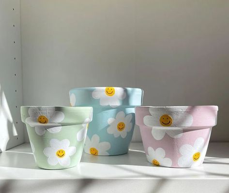 Plant Pot Design, Diy Pottery Painting, Flower Pot Art, Plant Pot Diy, Pots Diy, Flower Pot Design, Painted Plant Pots, Painted Pots Diy, Pot Art