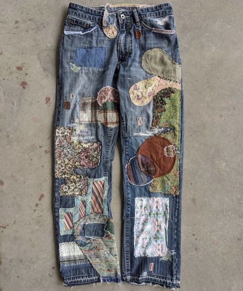 Patching Clothes Ideas, Patch Placement Ideas, Patched Up Jeans, Patched Jeans Diy Ideas, Clothing Alterations Diy, Patchwork On Jeans, Patches On Pants, Patched Clothes, Patched Clothing