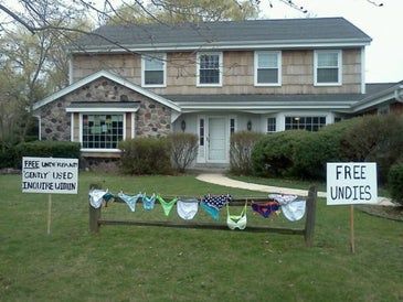 House Prank Ideas, House Pranks Outdoor, Prank Wars Ideas, Yard Pranks Ideas Funny, Yard Pranks, House Pranks, Birthday Pranks, Prank Wars, Prank Ideas