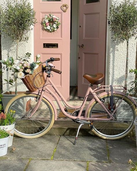 Bicycle Makeover, Frenchic Furniture, Pink Chalk Paint, Aesthetic Bike, Upcycled Bike, Frenchic Paint, Pink Bicycle, Bike Aesthetic, Pink Bike