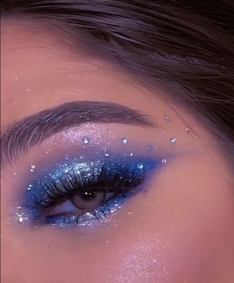 Light Blue Eye Makeup With Gems, Blue Eye Makeup 2023, Classy Blue Eye Makeup, Sapphire Tears Makeup, Blue Chrome Makeup, Sparkles Eye Makeup, Blue Rhinestone Eye Makeup, Blue Eyeshadow Rhinestones, Blue Sparkly Makeup Looks