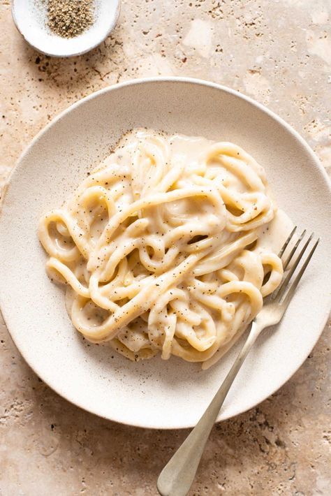 Pici, Cacio e Pepe (Authentic Recipe) Boozy Eggnog, Healthy January, Clean Eating Pasta, Pici Pasta, Cauliflower Alfredo Sauce, Cauliflower Alfredo, Pasta Food Recipes, Glazed Ham, Pasta Food