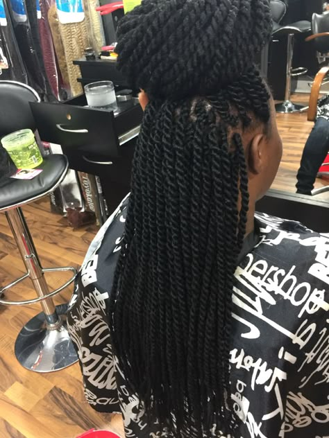 Cornrows Braids For Black Women Natural, Marley Twist Hairstyles, Senegalese Twist Hairstyles, Looks Hip Hop, Braided Hairstyles For Black Women Cornrows, Marley Twists, Marley Hair, African Hair Braiding Styles, Twist Braid Hairstyles