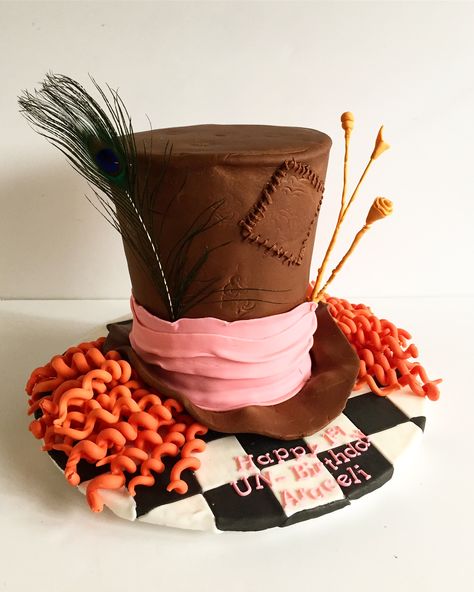 Mad Hatter cake Yolanda Gampp, Mad Hatter Cake, How To Cake, Alice In Wonderland Cakes, Bolo Minnie, Mad Hatter Hat, Hat Cake, Alice In Wonderland Birthday, Alice And Wonderland