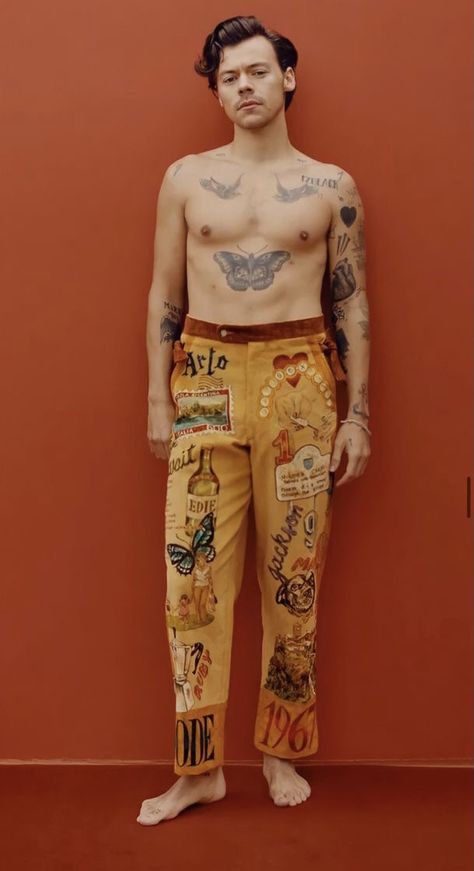 Harry Styles Wallpaper Harry Styles Jeans, Harry Styles Is Forever, Harry Styles Vogue, Harry Styles Concert Outfit, Boy Aesthetics, Harry Styles Outfit, Outfits Baggy, Harry Styles Concert, Harry Styles Wallpaper