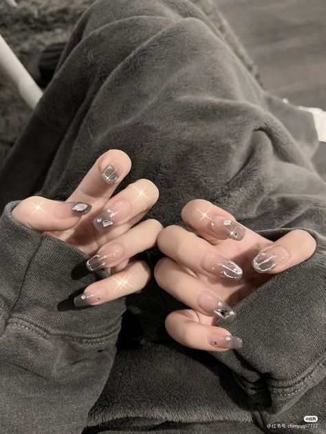 Grey Korean Nails, Gray Nails Aesthetic, Yoongi Nails Ideas, Grey Nails Aesthetic, Nails Gris, M Nails, Bunny Nails, Asian Nails, Korean Nails