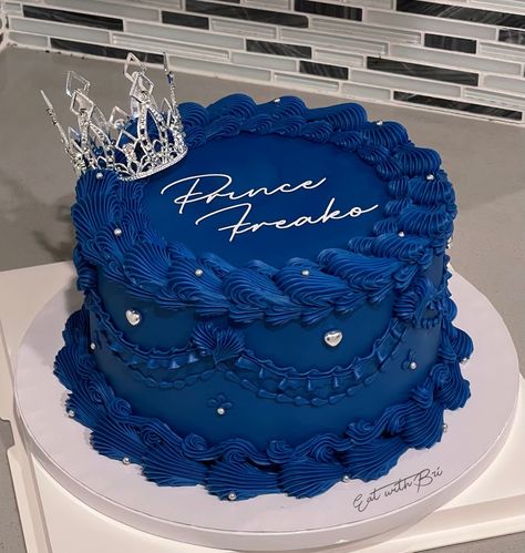 Absolutely love this velvety royal blue 💙 Birthday Cakes For Men Blue, Blue Bday Decorations, Blue Two Tier Cake, Cake Designs Heart, Blue Quince Cake, Dark Blue Birthday Cake, Midnight Blue Cake, Royal Blue Birthday Cake, Blue Sheet Cake