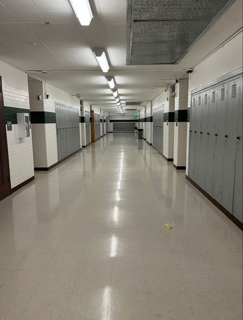 High School Lockers, School Floor, School Hallway, School Places, School Building Design, Dd Osama, School Hall, School Entrance, American High School