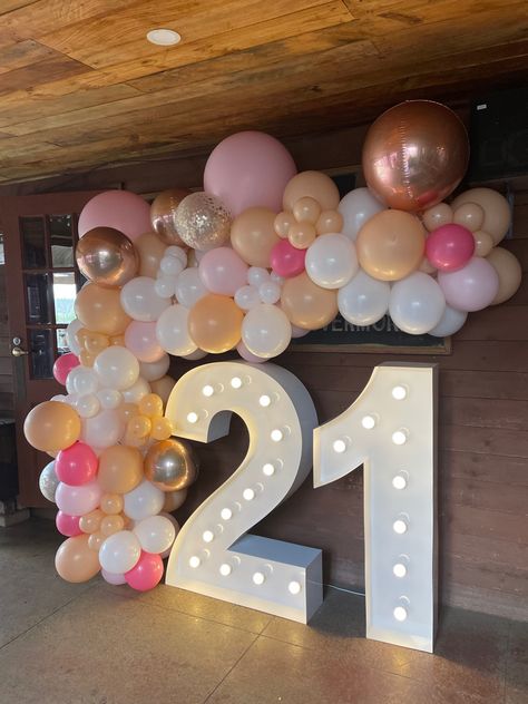 21st Balloon Garland Ideas, Balloon Garland With Numbers, 21st Balloon Garland, Balloon Garland Ideas, Light Up Numbers, 21 Balloons, Xv Ideas, 21st Ideas, Bday Pics