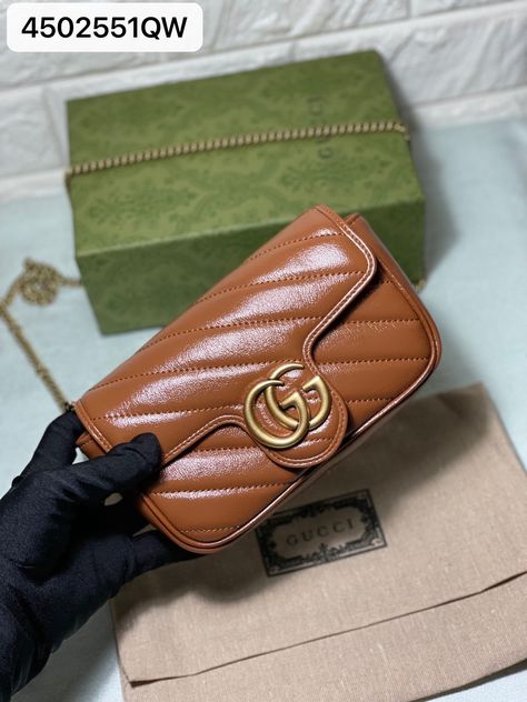 Gucci Super Mini Marmont, Gucci Super Mini, Shoulder Bag Brown, Gg Marmont, Gucci Bags, Chain Shoulder Bag, Luxury Brands, Gucci Bag, Luxury Branding