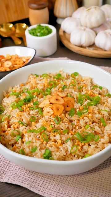 Garlic Fried Rice Recipe, Chinese Garlic, Garlic Fried Rice, Garlic Rice, Rice Risotto, Takeout Food, 20 Minute Recipes, Homecooked Meals, Garlic Fries