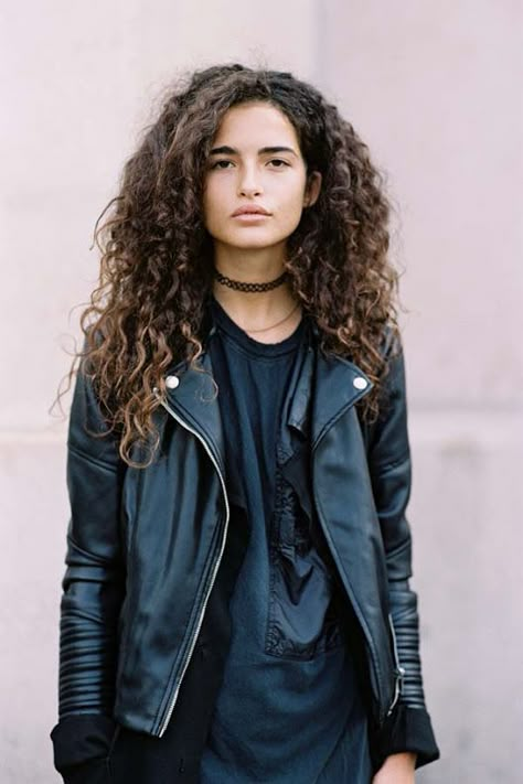 Paris Fashion Week SS 2016 Paris October, Vanessa Jackman, Biracial Hair, Modern Haircuts, Mixed Hair, About A Girl, Haider Ackermann, Curly Hair Inspiration, Hair Problems