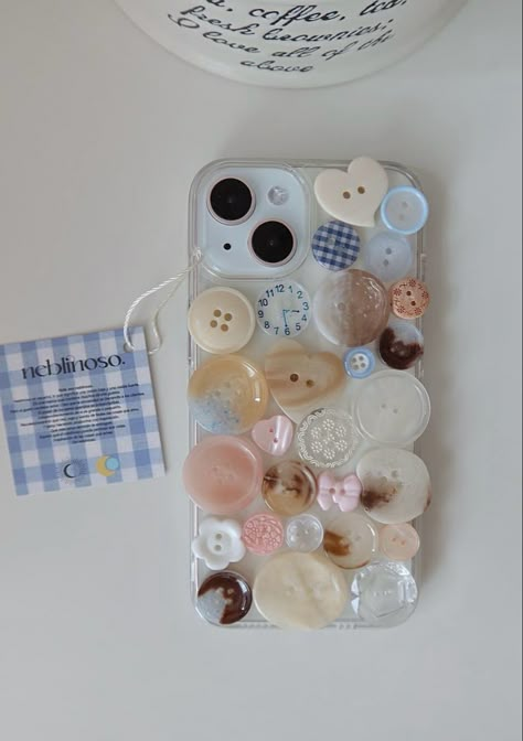 phone case ideas phone case decoration ideas cottage core Button Phone Case, Phone Cases Decoration, Phone Case Decoration Ideas, Decorating Phone Case, Phone Decoration Ideas, Phone Case Design Ideas, Phone Case Decoration, Phone Cases Aesthetic, Diy Phone Case Design