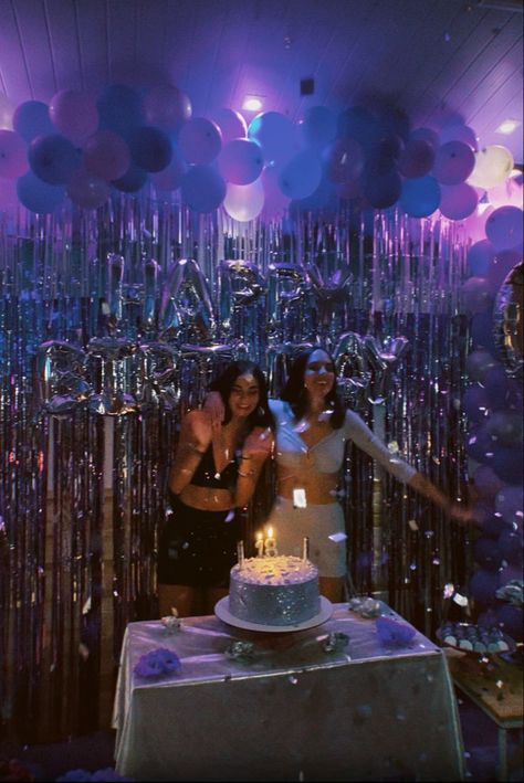 Euphoria Themed Party, Y2k Birthday Party, 18th Party Ideas, Twins Party, Sweet 16 Party Themes, 14th Birthday Party Ideas, 15th Birthday Party Ideas, 18th Birthday Party Themes, 2000s Party