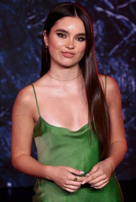 Actress Landry Bender wearing green dress Money Pics, Landry Bender, Meg Donnelly, Pretty Redhead, Money Pictures, Teen Actresses, Concert Outfit, Green Dress, Celebrity Style