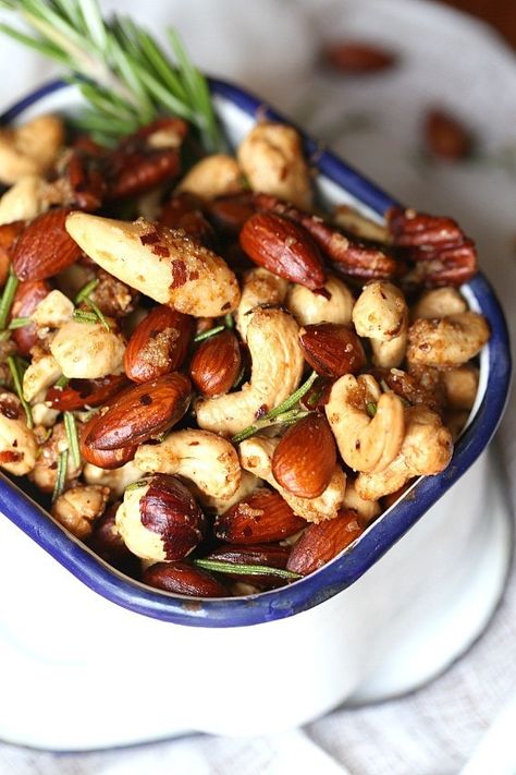 This Union Square Cafe Bar Nuts Copycat Recipe is so simple, seasoned to perfection and best served warm. They are literally the BEST NUTS EVER! Bar Nuts, Spiced Nuts Recipe, Nut Dessert, Flavored Nuts, Dark Brown Sugar, Healthy Nuts, Nut Snacks, Nut Recipes, Roasted Nuts