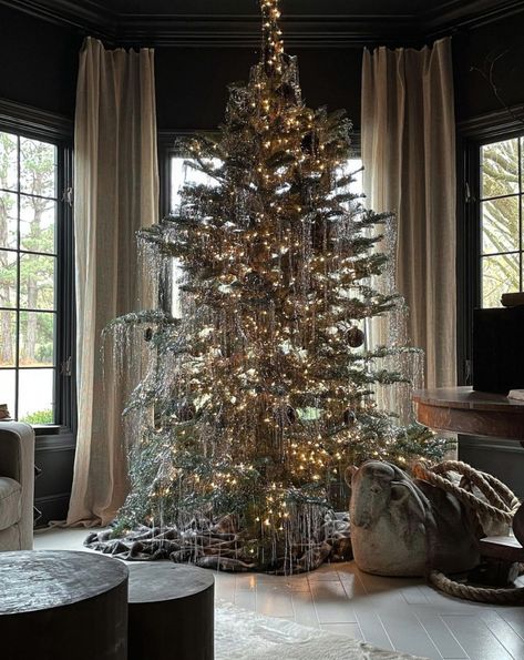 Stunning Christmas tree covered in tinsel kellyelko.com Sean Anderson, Christmas Tree Inspo, Tinsel Christmas Tree, Tinsel Tree, Real Christmas Tree, A White Christmas, Christmas Interiors, Christmas Tree Inspiration, Beautiful Christmas Trees