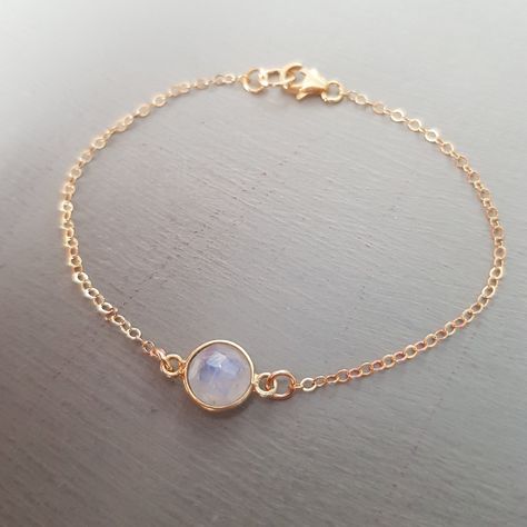 Moonstone Jewelry Bracelet, Jewellery Minimalist, Minimalist Necklace Gold, Bracelet Stacking, Gems Bracelet, June Birthstone Jewelry, Silver Jewelry Design, Bangles Jewelry Designs, Birthstone Bracelet