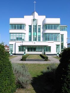 Hoover Building, Art Deco Exterior, Art Deco Houses, Arte Art Deco, Art Deco Homes, Streamline Moderne, Walter Gropius, Art Deco Buildings, Chrysler Building