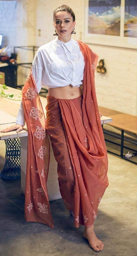 Modern Sarees, Saree Drapes, Saree Wearing Styles, Saree Draping Styles, Ethno Style, Modern Saree, Draping Fashion, Sari Blouse Designs, Indian Dresses Traditional