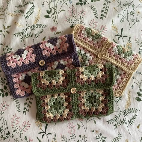 Granny square book sleeves 📚🧶 I will be bringing these as well as some other bookish items to @cordialclovebooks tomorrow for Elora’s Candlelight shopping night! I’m so excited and I hope to see you there 🫶 Pattern by @ashtenstitches #creationsbyalyssa #crochet #crochetbooksleeve #booksleeve #bookstagram Checkered Book Cover Crochet, Crochet Projects Book Sleeve, What To Use Granny Squares For, Crochet Patterns For Book Lovers, 5 Color Granny Square, Crochet Ideas For Book Lovers, Granny Square Book Sleeve Free Pattern, Grandma Crochet Gifts, Craft Inspo Diy Projects