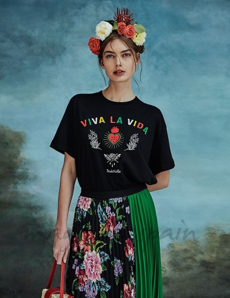 Stradivarius homenajea a Frida Kahlo Frida Kahlo Outfit Ideas, Mexican Outfits For Women, Mexican Outfit Ideas, Outfit Mexicano, Mexico Party, Mode Ab 50, Frida Kahlo Style, Mexican Fashion, Mexico Style