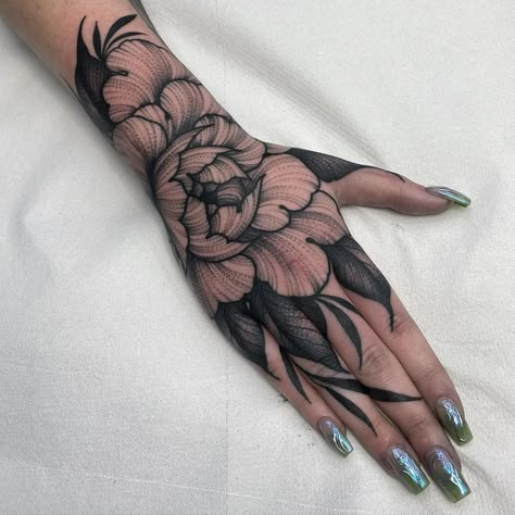 60+ Hand Tattoo Ideas for the Creative and Artistic - 100 Tattoos Cover Up Finger Tattoos, Hand Tattoo Ideas For Men, Nail Color Palette, Hand Tattoo Cover Up, Tattoo Main, Cover Up Tattoos For Women, Full Hand Tattoo, Hand Tattoo Ideas, Skull Hand Tattoo