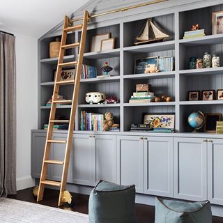 10 Really Amazing Blue-Gray Paint Colors in action - Chris Loves Julia Rustic Beach Decor, Best Neutral Paint Colors, Blue Gray Paint Colors, Amber Interiors Design, Blue Gray Paint, Grey Paint Colors, Amber Interiors, Built In Bookcase, Big Boy Room