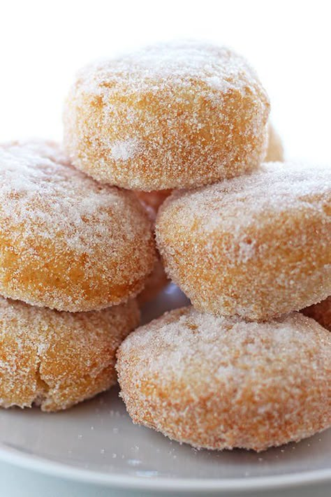 Homemade Chinese Doughnuts - Reminiscent of the ones you get from the Chinese buffet dessert table but made from scratch in less than 1 hour. Chinese Doughnut, Chinese Donuts, Chicken Thights Recipes, Chinese Chicken Recipes, Homemade Chinese, Best Chinese Food, Chinese Foods, Mapo Tofu, Chinese Dessert