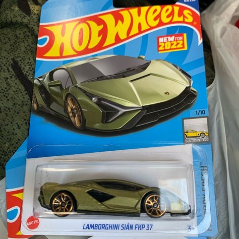 Angry Fox, Cool Hot Wheels, Hot Wheels Wall, Hot Wheels Room, Lamborghini Sian, Green Factory, Ferrari 348, Hot Wheels Cars Toys, Hot Wheels Garage