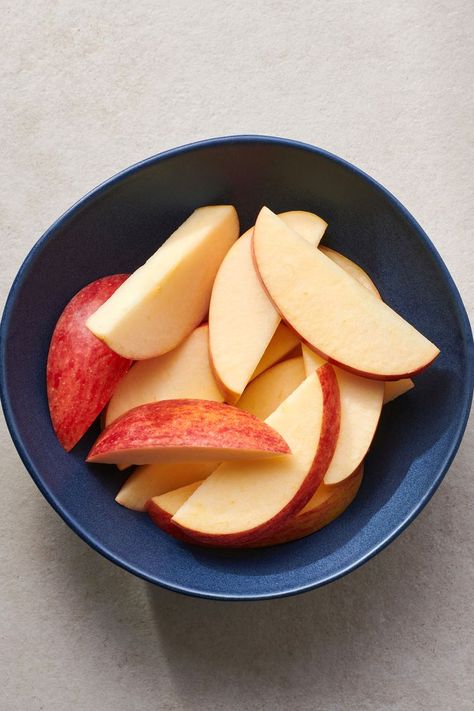 Apple Slices Aesthetic, Date Fruit Aesthetic, How To Make Apple Slices Not Turn Brown, Sliced Apples From Browning, How Do I Keep Sliced Apples From Turning Brown, Keep Apple Slices From Browning, Keeping Sliced Apples From Browning, Keep Apples From Turning Brown, Jenny Core