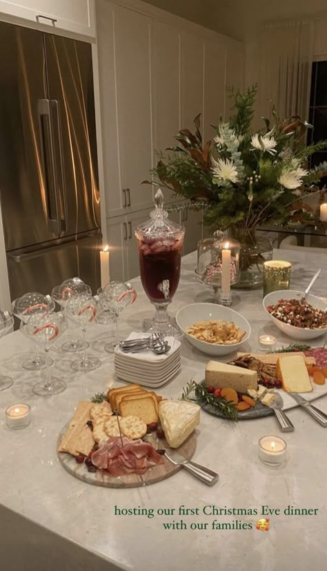 Christmas Dinner Party Aesthetic, Christmas Dinner Aesthetic, Holiday Party Aesthetic, December Birthday Party Ideas, Christmas Hosting, New Years Dinner, Holiday Hosting, Xmas Dinner, Christmas Eve Dinner