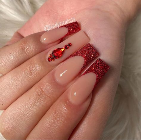 Nails Art Easy, Nails Art Simple, Short Nails Nail Art, Cute Red Nails, Nail Art 2022, Nails Art Summer, Quince Nails, Quinceanera Nails, Red And Gold Nails