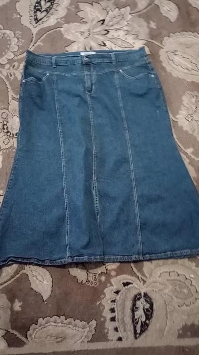 Diy Denim Skirt From Jeans, Pants Upcycle, Diy Y2k, Diy Denim Skirt, Upcycled Textiles, Flair Jeans, Upcycle Sewing, Y2k Pants, Diy Fashion Clothing