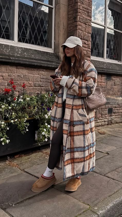 Oversized coat, mens coat, BOOHOO, ASOS, checked pattern, check coat, neutral tones, autumn fashion, uggs, gucci, handbag, casual look Long Checked Coat Outfit, Brown Plaid Coat Outfit, Plaid Trench Coat Outfit, Checked Coat Outfit, Oversized Coat Outfit, Brown Plaid Coat, Plaid Coat Outfit, Ugg Fits, Autumn Drawing