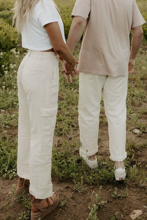 Engagement Photos Outfits Utah | Candid Couples Photo Aesthetic | Lauren Novak Photography | Myleigh and Jackson decided to celebrate their engagement in Provo Canyon with spring engagement pictures and romantic moments! Get inspired by unique engagement photos spring, spring engagement outfit ideas, spring engagement photos, and spring engagement flowers! Book Lauren for your spring engagement session or spring couples photoshoot at itslaurennovak.com! Engagement Jeans Outfit, Linen Couple Outfit, Engagement Photos Outfits Field, Proposal Outfits For Her Casual, Call Engagement Photo Outfits, Proposal Outfit For Him, Casual Couples Photoshoot Summer, White Couples Outfit, Engagement Photos Casual Outfits