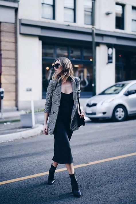 TOP 5 SLIP DRESSES YOU NEED NOW Black Dress And Blazer, Oversize Blazer Outfit, Dress And Blazer Outfit, Midi Outfits, Slip Dress Outfit, Blazer Outfits Casual, Black Slip Dress, Blazer Outfit, Elegante Casual