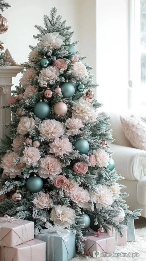 White Flocked Christmas Tree, Christmas Trees Decorated, Christmas Tree Inspo, Flocked Christmas Tree, Christmas Tree Decorating Ideas, Flocked Christmas Trees Decorated, Tree Decorating Ideas, Blue Christmas Tree, Holiday Tree Decorations