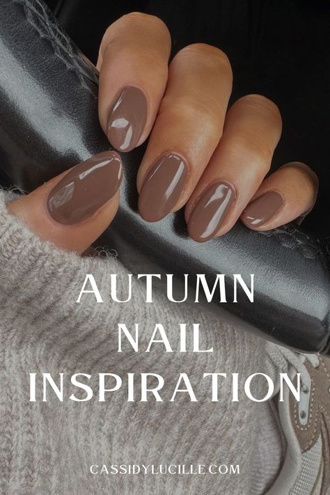 Looking for the perfect autumn nail inspiration to go along with your fall wardrobe? Check out these top fall nail styles for 2024, complete with all the trends from bold nail art to minimalist designs. Whether you like complex patterns or simple elegance, these are the best fall nails to complete your look. Get inspired and bring your autumn nail designs to perfection! Simple Fall Nails, Autumn Nail, Fall Nail Trends, Short Nails Art, Fall Nail Art, Summer Nails Colors, Fall Nail Colors, Neutral Nails, Yellow Nails