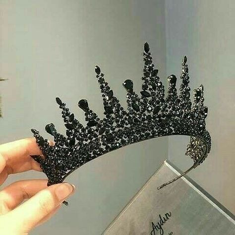 Villain Party, Stile Harry Potter, Black Tiara, Crystal Crown Tiaras, Crown Aesthetic, Sell Dresses, Dark Jewelry, Beautiful Tiaras, Princess Jewelry