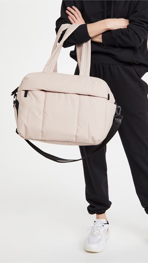 Calpak Duffle Bag, Travel Duffel Bag Woman, Aesthetic Duffle Bags, Weekender Bags For Women, Calpak Luka Duffel, Sport Bag Women, Duffel Bag Aesthetic, Designer Travel Tote, Duffle Bag Aesthetic