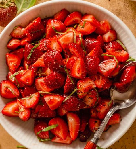 Strawberry Salad Recipe, Moroccan Carrot Salad, Moroccan Carrots, Pineapple Dessert, Strawberry Basil, Berry Salad, Summer Foods, Spinach Strawberry Salad, Bakery Ideas