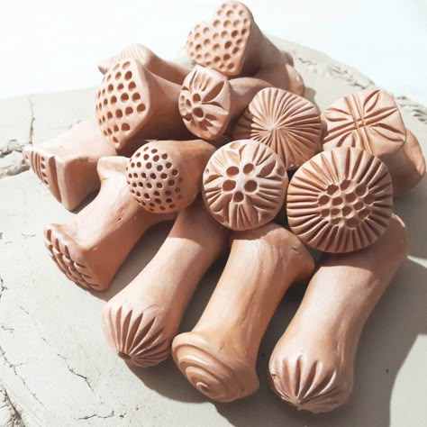 Ceramic Stamps, Easter Centerpiece Ideas, Table Decorations Ideas, Easter Board, Easter Decorations For Church, Easter Centerpiece, Pottery Supplies, Clay Stamps, Sculpture Art Clay