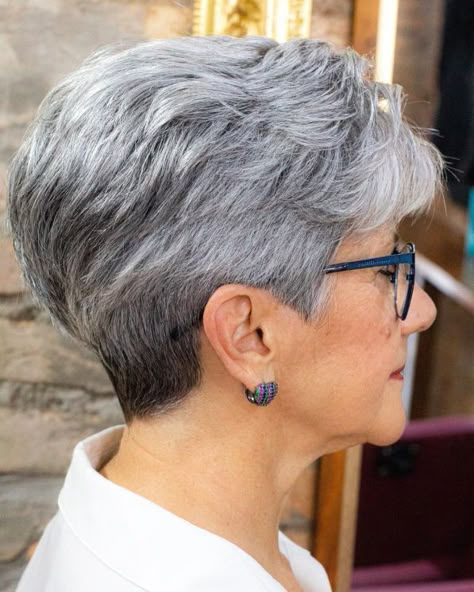 Celebrities and Their Pixie Hairstyles Salt And Pepper Short Hair Over 50, Short Old Lady Haircut, Short Salt And Pepper Hair Over 50, Short Hairstyle Older Woman, Old Lady Haircuts, Best Short Hairstyles, Short Silver Hair, Stylish Short Haircuts, Hair Older Women