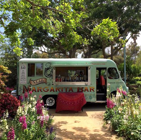 A mobile margarita truck? Cheers! Move over hamburgers and tacos. Margarita Truck, Foodtrucks Ideas, Taco Catering, Margarita Bar, Bar Catering, Taco Truck, Food Truck Design, Food Trailer, Mobile Bar