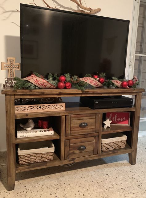 Tv Stand Christmas Decor Ideas, Tv Stand Christmas, Tv Stand Christmas Decor, Rustic Christmas Decor, Cozy Holiday, Christmas Decorations Rustic, Christmas Decor Ideas, Tv Stands, Rustic Christmas